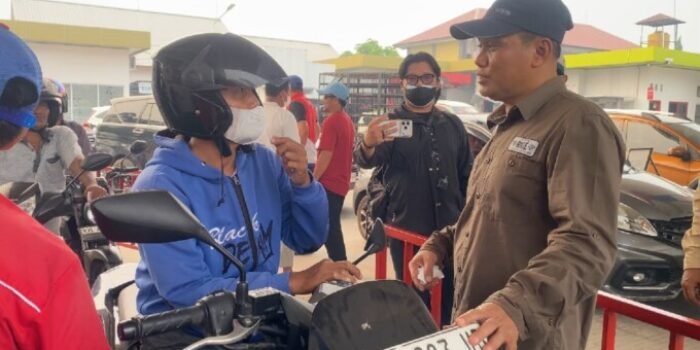 Wakil Wali Kota Palangka Raya, Achmad Zaini bersama tim OPD di dampingi Pertamina melakukan sidak Bahan Bakar Minyak (BBM) di SPBU Jalan Diponegoro dan Jalan Ir Soekarno, Sabtu (5/9).