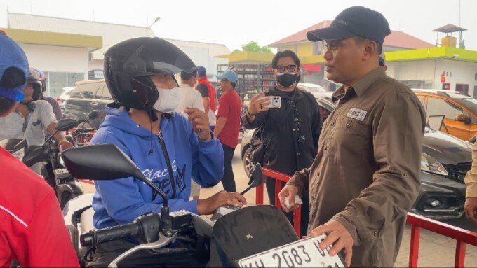 Wakil Wali Kota Palangka Raya, Achmad Zaini bersama tim OPD di dampingi Pertamina melakukan sidak Bahan Bakar Minyak (BBM) di SPBU Jalan Diponegoro dan Jalan Ir Soekarno, Sabtu (5/9).