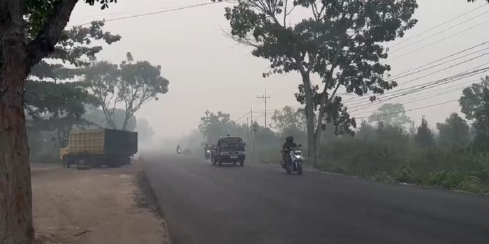 Dampak kebakaran hutan dan lahan mengakibatkan kabut asap di kota Palangka Raya.