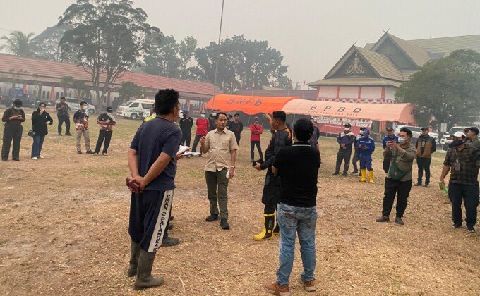 Wali Kota Palangka Raya Fairid Naparin saat menyampaikan penanganan karhutla di wilayah Kota Palangka Raya.