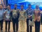 Wali Kota Palangka Raya Fairid Naparin (dua dari kiri) bersama jajaran Pemerintah Provinsi Kalimantan Tengah dan Deputi Bidang Koordinasi Supervisi KPK, Eli Kusumastuti (tiga dari kanan), baru-baru ini.