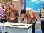 Bupati Barito Utara, H Shalahuddin ST MT menandatangani Nota Kesepakatan Pengembangan, Pembinaan, dan Perlindungan Bahasa dan Sastra di Jakarta, Selasa (29/9).