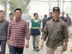 Bupati Barito Utara, H Shalahuddin ST MT meninjau langsung progres pelebaran jalan di kawasan Kota Muara Teweh, Minggu (4/10). Bupati Barito Utara, H Shalahuddin ST MT meninjau langsung progres pelebaran jalan di kawasan Kota Muara Teweh, Minggu (4/10).