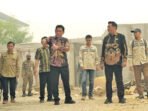 Bupati Barito Utara, H Shalahuddin ST MT (kiri) bersama Wakil Bupati, Felix Sonadie Y Tingan AMd meninjau progres rehabilitasi Arena Terbuka Tiara Batara, Kamis (8/10). Bupati Barito Utara, H Shalahuddin ST MT (kiri) bersama Wakil Bupati, Felix Sonadie Y Tingan AMd meninjau progres rehabilitasi Arena Terbuka Tiara Batara, Kamis (8/10).
