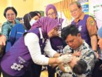 Ketua Tim Penggerak (TP) Posyandu Kabupaten Barito Utara, Hj Maya Savitri Shalahuddin, memberikan pembinaan ILP di Posyandu Kenanga, Desa Lemo II, Kecamatan Teweh Tengah, Senin (14/9).
