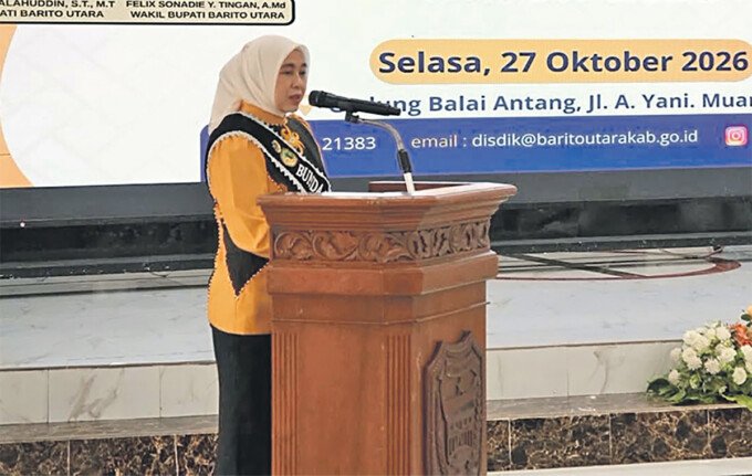 Bunda PAUD Kabupaten Barito Utara, Hj Maya Savitri Shalahuddin, memberikan sambutan sekaligus membuka Bimbi ngan Teknis, di Gedung Balai Antang, Selasa (27/10).