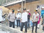 Bupati Barito Utara H Shalahuddin ST MT melakukan peninjauan lapangan progres pembangunan infrastruktur daerah, beberapa waktu lalu. Bupati Barito Utara H Shalahuddin ST MT melakukan peninjauan lapangan progres pembangunan infrastruktur daerah, beberapa waktu lalu.
