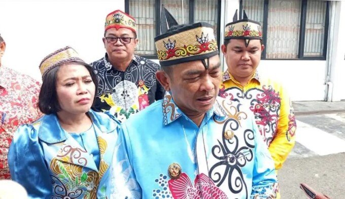 Wakil Bupati Barsel Khristianto Yudha saat menyampaikan amanat pada upacara peringatan Hari Sumpah Pemuda ke-98 tahun 2026.