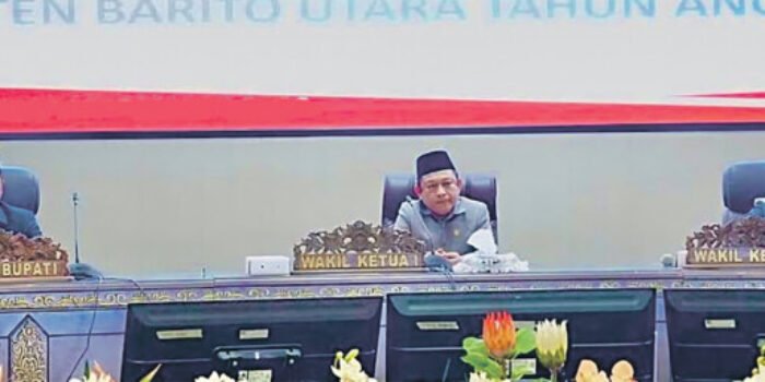Pimpinan DPRD Kabupaten Barito Utara menggelar Rapat Paripurna III Masa Sidang I dengan agenda mendengarkan jawaban eksekutif atas pemandangan umum fraksi-fraksi terhadap Raperda APBD 2027, di Gedung Dewan setempat, Rabu (30/9). Pimpinan DPRD Kabupaten Barito Utara menggelar Rapat Paripurna III Masa Sidang I dengan agenda mendengarkan jawaban eksekutif atas pemandangan umum fraksi-fraksi terhadap Raperda APBD 2027, di Gedung Dewan setempat, Rabu (30/9).