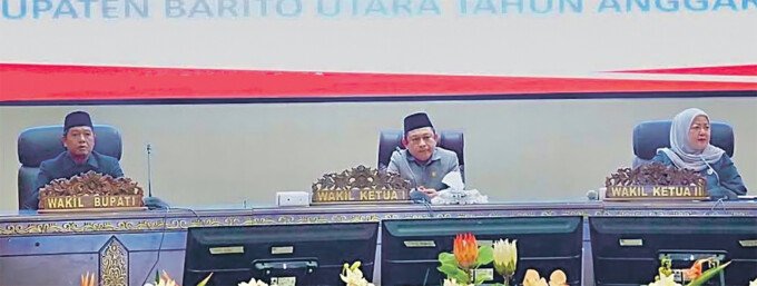 Pimpinan DPRD Kabupaten Barito Utara menggelar Rapat Paripurna III Masa Sidang I dengan agenda mendengarkan jawaban eksekutif atas pemandangan umum fraksi-fraksi terhadap Raperda APBD 2027, di Gedung Dewan setempat, Rabu (30/9).