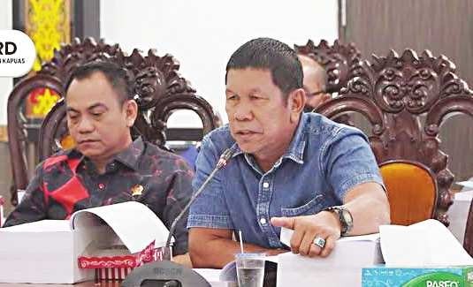 Badam anggaran DPRD Kabupaten Kapuas saat rapat bersama TAPD Kabupaten Kapuas belum lama tadi.