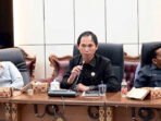 Anggota DPRD Kabupaten Barito Utara, Patih Herman AB (tengah) mengimbau masyarakat untuk meningkatkan kewaspadaan terhadap ancaman Karhutla di musim kemarau, baru-baru ini.