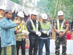 Anggota DPRD Kabupaten Barito Utara, Jiham Nur, menghadiri peletakan batu pertama pembangunan Jembatan Lahei, Kamis (8/10). Anggota DPRD Kabupaten Barito Utara, Jiham Nur, menghadiri peletakan batu pertama pembangunan Jembatan Lahei, Kamis (8/10).