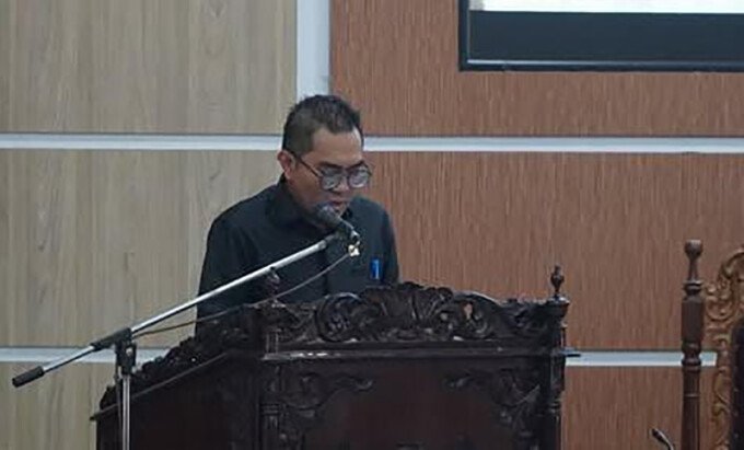 Juru bicara anggota DPRD Kapuas Dapil I menyampaikan hasil reses saat paripurna.