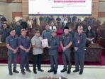 Ketua DPRD Kabupaten Kapuas Ardiansah saat memimpin rapat paripurna penyampaian Raperda APBD Tahun Anggaran 2027, Senin (12/10/2026).