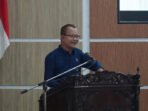 Anggota DPRD Kapuas I Nyoman Salop menyampaikan laporan reses dapil saat paripurna belum lama tadi.
