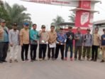 Wakil Ketua Komisi IV DPRD Kalteng, HM Rusdi Gozali (tengah) didampingi Sekretaris Komisi IV, H Sirajul Rahman, dan Anggota Komisi IV, Abdul Hafid meninjau progres pembangunan ruas Jalan Sampit–Samuda, di Kabupaten Kotawaringin Timur, Kamis (1/10).