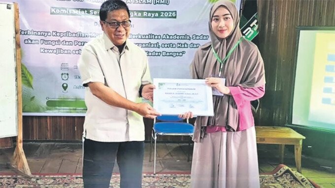 Ketua DPRD Kota Palangka Raya, Subandi, menyampaikan materi dan memotivasi peserta Latihan Kader (LK) I HMI Komisariat se-Universitas Muhammadiyah Palangka Raya, belum lama ini.