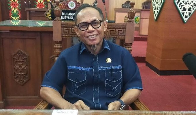 Wakil Ketua II Komisi I DPRD Kota Palangka Raya Syaufwan Hadi mendorong Bus Oksigen Keliling menjangkau warga terdampak kabut asap karhutla.