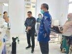 Ketua DPRD Kota Palangka Raya, Subandi, meninjau langsung kesiapan layanan darurat operasional 24 jam di Puskesmas Menteng di tengah kepungan kabut asap Karhutla, Jumat (2/10). Ketua DPRD Kota Palangka Raya, Subandi, meninjau langsung kesiapan layanan darurat operasional 24 jam di Puskesmas Menteng di tengah kepungan kabut asap Karhutla, Jumat (2/10).