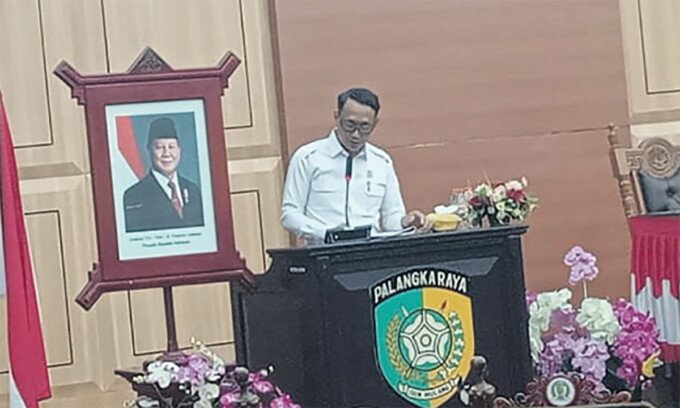 Juru Bicara Fraksi Gerindra DPRD Kota Palangka Raya, Jati Asmoro, menyampaikan pemandangan umum fraksinya terhadap Nota Keuangan RAPBD 2027 dalam Rapat Paripurna, Senin (5/10).