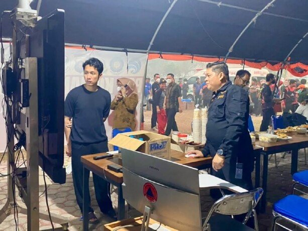Anggota DPRD Provinsi Kalimantan Tengah, Okki Maulana, meninjau operasional Posko Karhutla yang berlokasi di area Kantor Wali Kota Palangka Raya, belum lama ini.