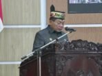 Bupati Kapuas HM Wiyatno menyampaikan pidato pengantar dan nota keuangan Raperda APBD 2027 dalam rapat paripurna DPRD Kapuas, Senin (26/10). Bupati Kapuas HM Wiyatno menyampaikan pidato pengantar dan nota keuangan Raperda APBD 2027 dalam rapat paripurna DPRD Kapuas, Senin (26/10).