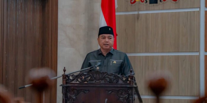 Wakil Bupati Kapuas Dodo saat memberikan sambutan pada Rapat Paripurna , Selasa (29/9). Wakil Bupati Kapuas Dodo saat memberikan sambutan pada Rapat Paripurna , Selasa (29/9).