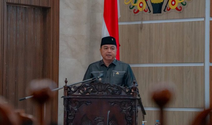 Wakil Bupati Kapuas Dodo saat memberikan sambutan pada Rapat Paripurna , Selasa (29/9).