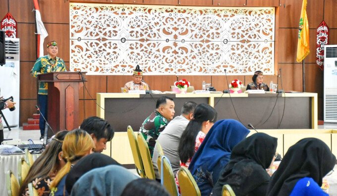 Wakil Bupati Kapuas Dodo membuka Sosialisasi Digitalisasi Bantuan Sosial melalui Portal PERLINSOS Digital di Aula Bapperida Kapuas, Kamis (15/10).