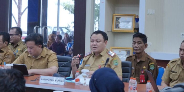 Sekda Kapuas Usis I. Sangkai memaparkan upaya peningkatan keterbukaan informasi publik dalam tahapan presentasi Monev Keterbukaan Informasi Publik Provinsi Kalteng 2026 di Palangka Raya. Sekda Kapuas Usis I. Sangkai memaparkan upaya peningkatan keterbukaan informasi publik dalam tahapan presentasi Monev Keterbukaan Informasi Publik Provinsi Kalteng 2026 di Palangka Raya.