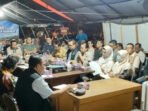 Bupati Kapuas HM Wiyatno, Wakil Bupati Dodo, Sekda Kapuas Dr Usis I Sangkai saat rapat evaluasi status tanggap darurat bencana kekeringan dan karhutla di Posko Induk BPBD Kapuas, Senin (12/10) malam. Bupati Kapuas HM Wiyatno, Wakil Bupati Dodo, Sekda Kapuas Dr Usis I Sangkai saat rapat evaluasi status tanggap darurat bencana kekeringan dan karhutla di Posko Induk BPBD Kapuas, Senin (12/10) malam.