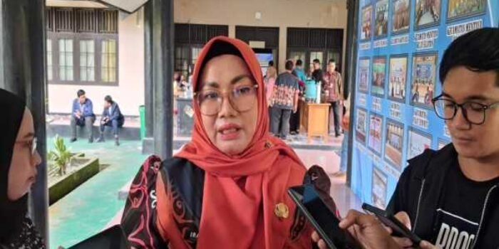 Wakil Bupati Kotim Irawati, saat diwawancarai awak media belum lama ini. Wakil Bupati Kotim Irawati, saat diwawancarai awak media belum lama ini.