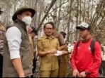 PALANGKA RAYA Wali Kota Palangka Raya, Fairid Naparin mendampingi Menteri Kehutanan RI, Raja Juli Antoni meninjau penanganan karhutla di kawasan Taman Nasional Sebangau, Selasa (13/10).