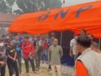 Wali Kota Palangka Raya, Fairid Naparin saat bincang bersama relawan kebakaran hutan dan lahan, belum lama ini.