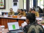 Pemerintah Kota Palangka Raya mengikuti penilaian Keterbukaan Informasi Publik oleh Komisi Informasi Provinsi Kalimantan Tengah di aula Kanderang Tingang, Dinas Kominukasi, Informatika, Statistika dan Persandian Provinsi Kalimantan Tengah, Selasa (27/10). Pemerintah Kota Palangka Raya mengikuti penilaian Keterbukaan Informasi Publik oleh Komisi Informasi Provinsi Kalimantan Tengah di aula Kanderang Tingang, Dinas Kominukasi, Informatika, Statistika dan Persandian Provinsi Kalimantan Tengah, Selasa (27/10).