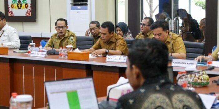 Pemerintah Kota Palangka Raya mengikuti penilaian Keterbukaan Informasi Publik oleh Komisi Informasi Provinsi Kalimantan Tengah di aula Kanderang Tingang, Dinas Kominukasi, Informatika, Statistika dan Persandian Provinsi Kalimantan Tengah, Selasa (27/10).