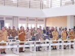 Wali Kota Palangka Raya, Fairid Naparin mengikuti Rakor Penanggulangan Karhutla bersama KASAD dan Kepala BNPB di Aula Banama Tingang, Kantor Bupati Pulang Pisau, Selasa (20/10).