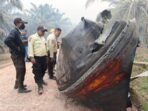 Puing logam berukuran besar saat di temukan diperkebunan kelapa sawit PT Agro Bukit, Jalan Jenderal Sudirman Km 26, Blok G 38/39 Sungai Lenggana Estate, Dusun Rongkang, Desa Natai Baru, Kecamatan Mentaya Hilir Utara, Kabupaten Kotim, Senin (19/10). Puing logam berukuran besar saat di temukan diperkebunan kelapa sawit PT Agro Bukit, Jalan Jenderal Sudirman Km 26, Blok G 38/39 Sungai Lenggana Estate, Dusun Rongkang, Desa Natai Baru, Kecamatan Mentaya Hilir Utara, Kabupaten Kotim, Senin (19/10).